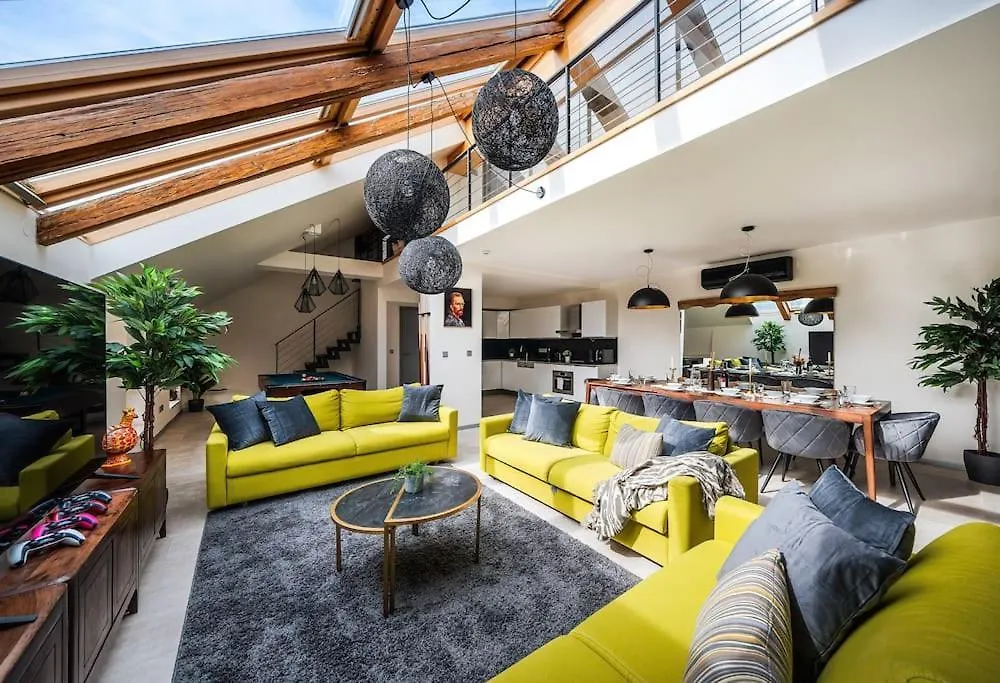 Ac Luxury Loft Friends & Family Edition ile iletişim